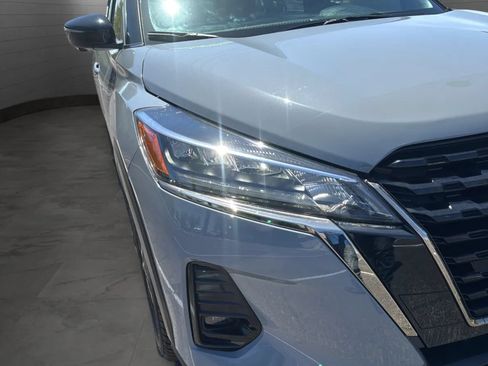 Used 2022 Nissan Kicks SR w/ Premium Package FWD image 30