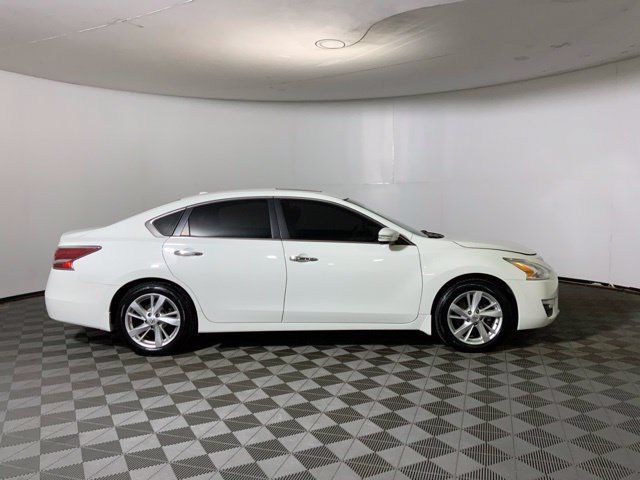 Used 2015 Nissan Altima 2.5 SV w/ Convenience Package FWD image 4