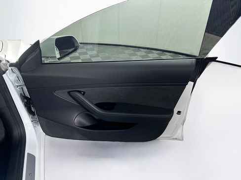 Used 2019 Tesla Model 3 Standard Range Plus image 31