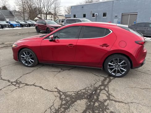 Used 2020 MAZDA MAZDA3 Hatchback w/ Preferred Package image 27