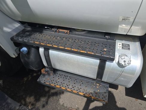 Used 2017 Ford F750 2WD Regular Cab Super Duty image 16