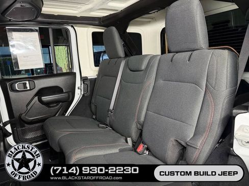 Used 2025 Jeep Wrangler Unlimited Rubicon AWD/4WD image 17