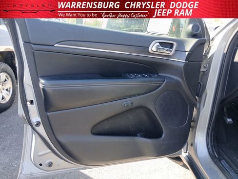 Used 2017 Jeep Grand Cherokee Limited w/ Luxury Group II AWD/4WD image 12