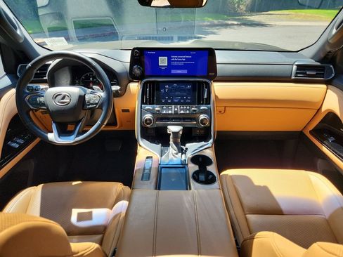 Used 2024 Lexus LX 600 4WD w/ Premium Package image 21