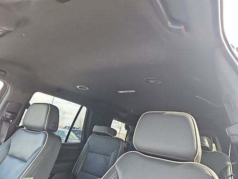 Used 2024 GMC Yukon SLT image 17