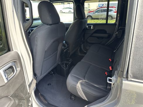 Used 2020 Jeep Wrangler Unlimited Sahara AWD/4WD image 32
