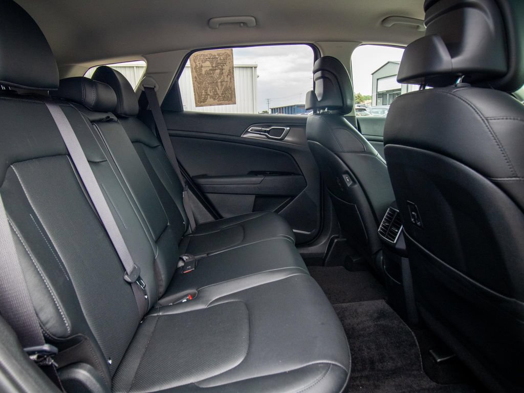 Used 2025 Kia Sportage EX FWD image 17