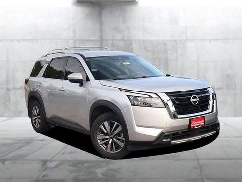 Certified 2025 Nissan Pathfinder SL FWD image 2