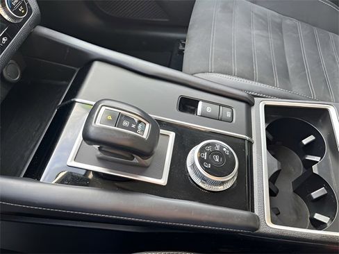 Used 2023 Mitsubishi Outlander SE image 22