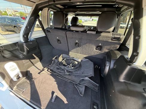 Used 2023 Jeep Wrangler Unlimited Sahara AWD/4WD image 33