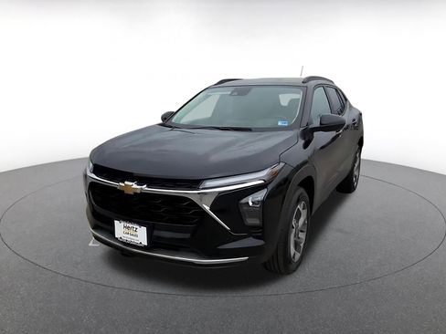 Used 2025 Chevrolet Trax LT w/ LT Convenience Package image 7