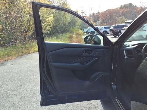 Used 2025 Nissan Rogue S image 22