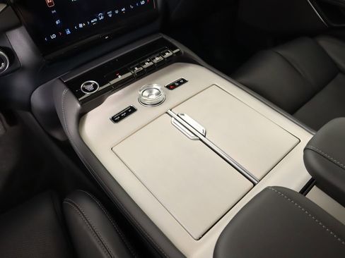 New 2026 Lincoln Navigator Reserve image 8