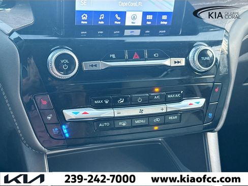 Used 2022 Ford Explorer Platinum w/ Technology Package image 34