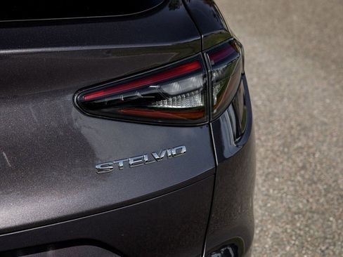 New 2025 Alfa Romeo Stelvio Sprint image 10