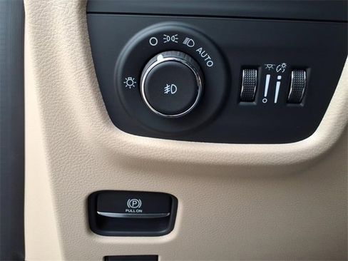 New 2025 Jeep Grand Cherokee L Limited image 21