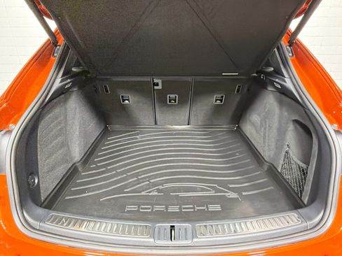 Certified 2023 Porsche Macan Turbo AWD/4WD image 13