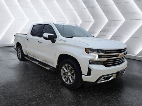 Used 2022 Chevrolet Silverado 1500 High Country w/ Technology Package image 3