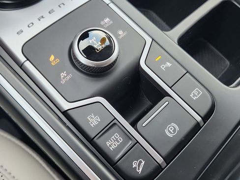 Certified 2025 Kia Sorento EX image 26
