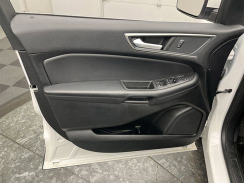 Used 2024 Ford Edge SEL w/ Convenience Package image 8