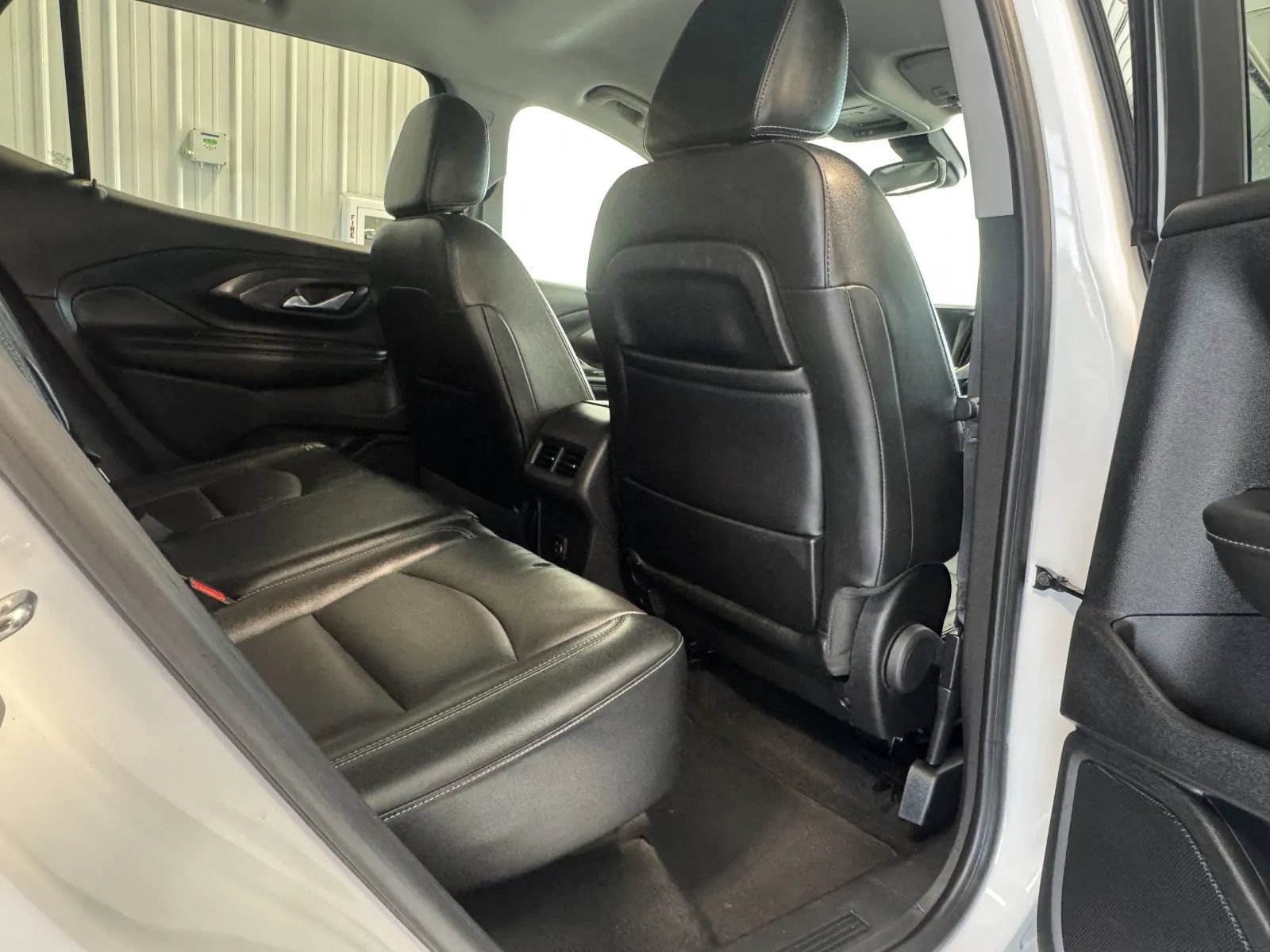 Used 2024 GMC Terrain SLT AWD/4WD image 18
