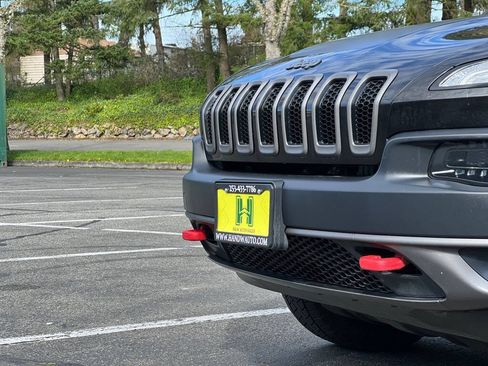 Used 2015 Jeep Cherokee Trailhawk w/ Leather Interior Group AWD/4WD image 20