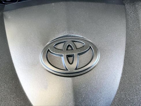 Used 2021 Toyota RAV4 XLE FWD image 32