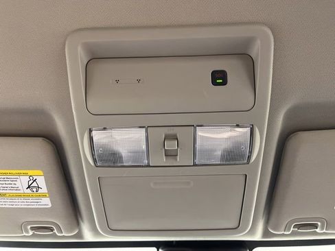 Used 2025 Nissan Frontier SV w/ SV Convenience Package RWD image 33