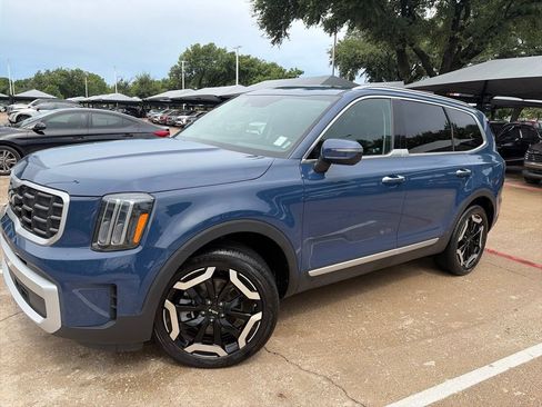 Used 2025 Kia Telluride S FWD image 4