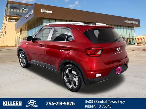 Used 2024 Hyundai Venue SEL image 6