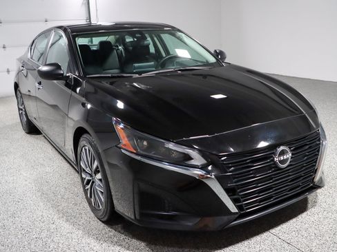 Used 2024 Nissan Altima 2.5 SV FWD image 5
