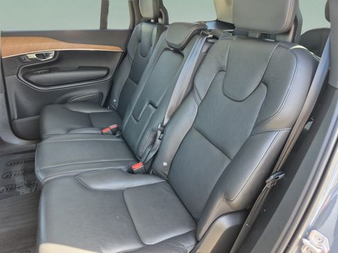 Used 2021 Volvo XC90 T6 Momentum w/ Climate Package AWD/4WD image 17