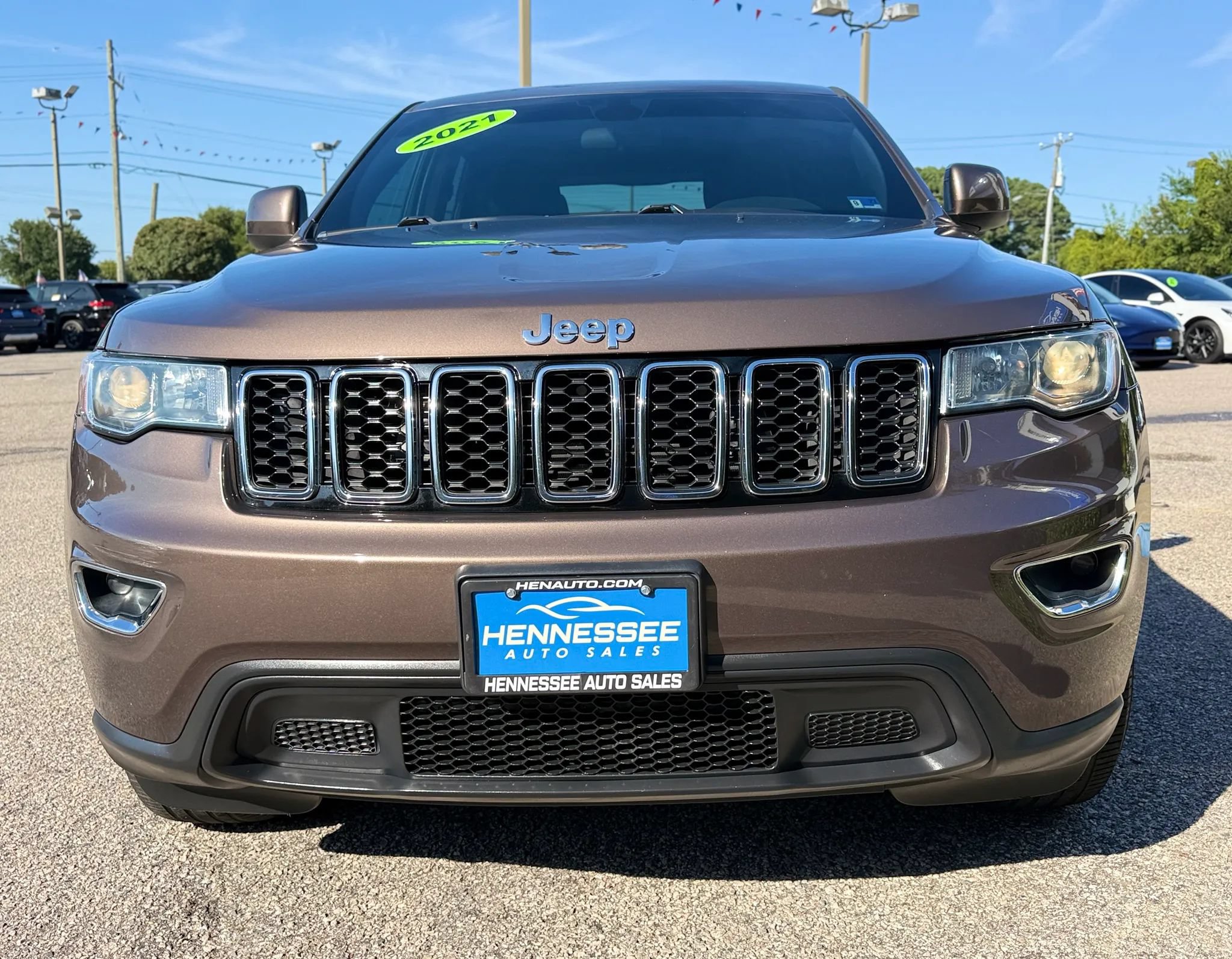 Used 2021 Jeep Grand Cherokee Laredo AWD/4WD image 3