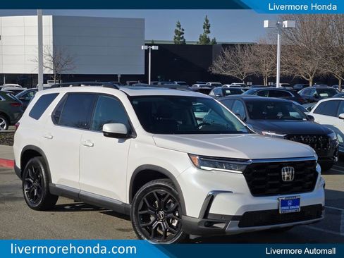 New 2025 Honda Pilot Touring image 1
