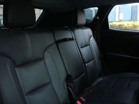 Used 2019 Chevrolet Blazer LT w/ Sound & Technology Package FWD image 23