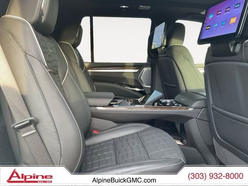 Used 2025 Cadillac Escalade Sport Platinum image 13