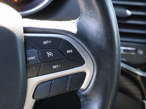 Used 2022 Jeep Grand Cherokee Laredo X image 25