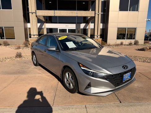 Used 2023 Hyundai Elantra SE w/ Winter Weather Package image 9