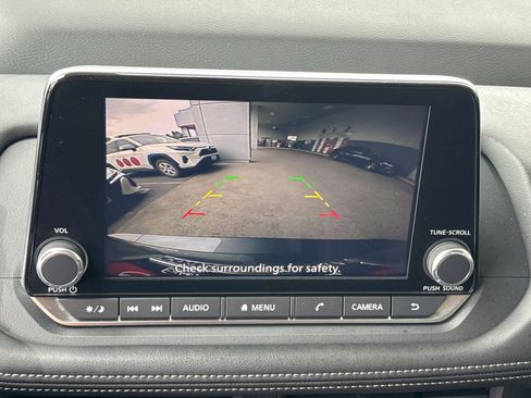Used 2025 Nissan Rogue SV AWD/4WD image 17