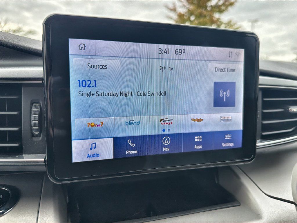 Used 2023 Ford Explorer XLT w/ Equipment Group 202A AWD/4WD image 22