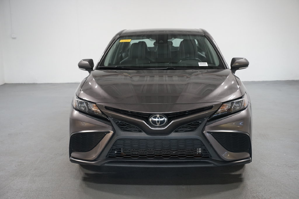 Used 2024 Toyota Camry SE FWD image 2