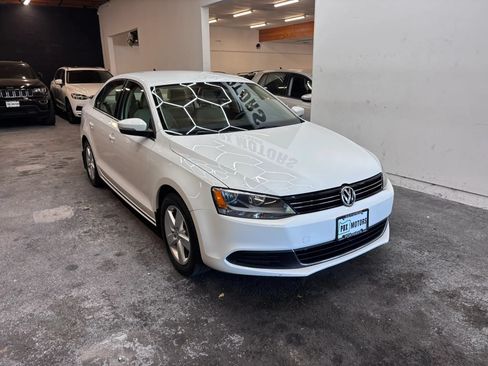Used 2014 Volkswagen Jetta TDI FWD image 2