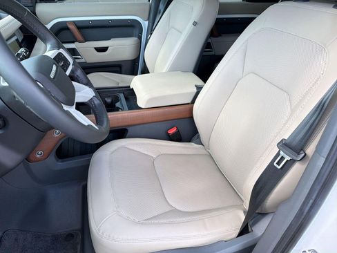 Used 2024 Land Rover Defender 110 S image 5