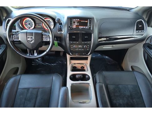 Used 2018 Dodge Grand Caravan SXT image 15