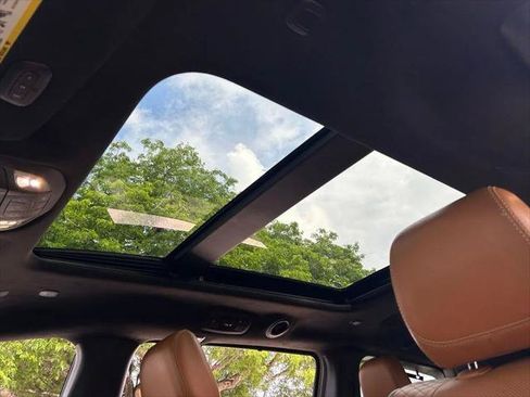 Certified 2023 Chrysler Pacifica Pinnacle FWD image 19
