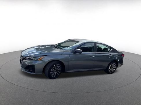 Used 2025 Nissan Altima 2.5 SV image 8