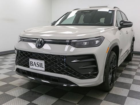 New 2026 Volkswagen Tiguan SE R-Line AWD/4WD image 4