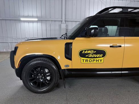 Used 2022 Land Rover Defender 110 X-Dynamic SE image 13