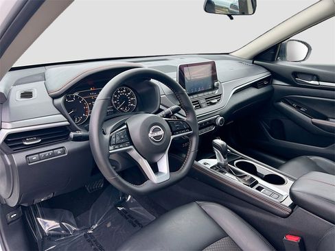 Used 2025 Nissan Altima 2.5 SR image 9