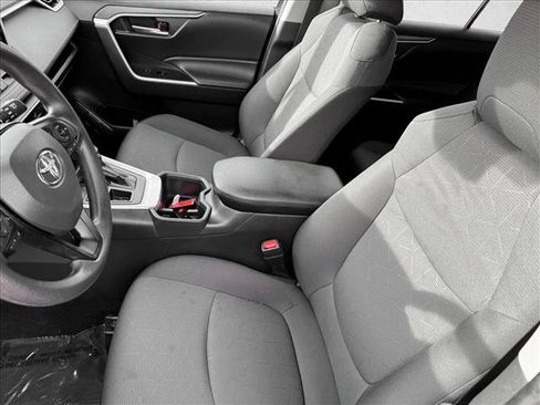 Used 2025 Toyota RAV4 XLE AWD/4WD image 10
